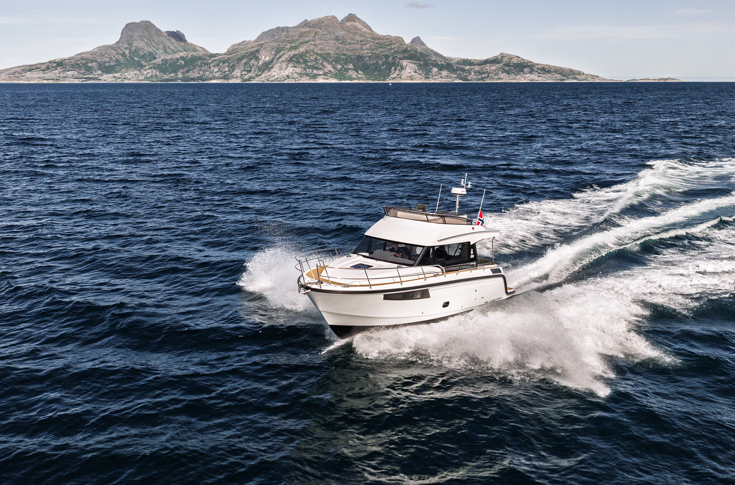 melior-yachtsvikness35-fly-54