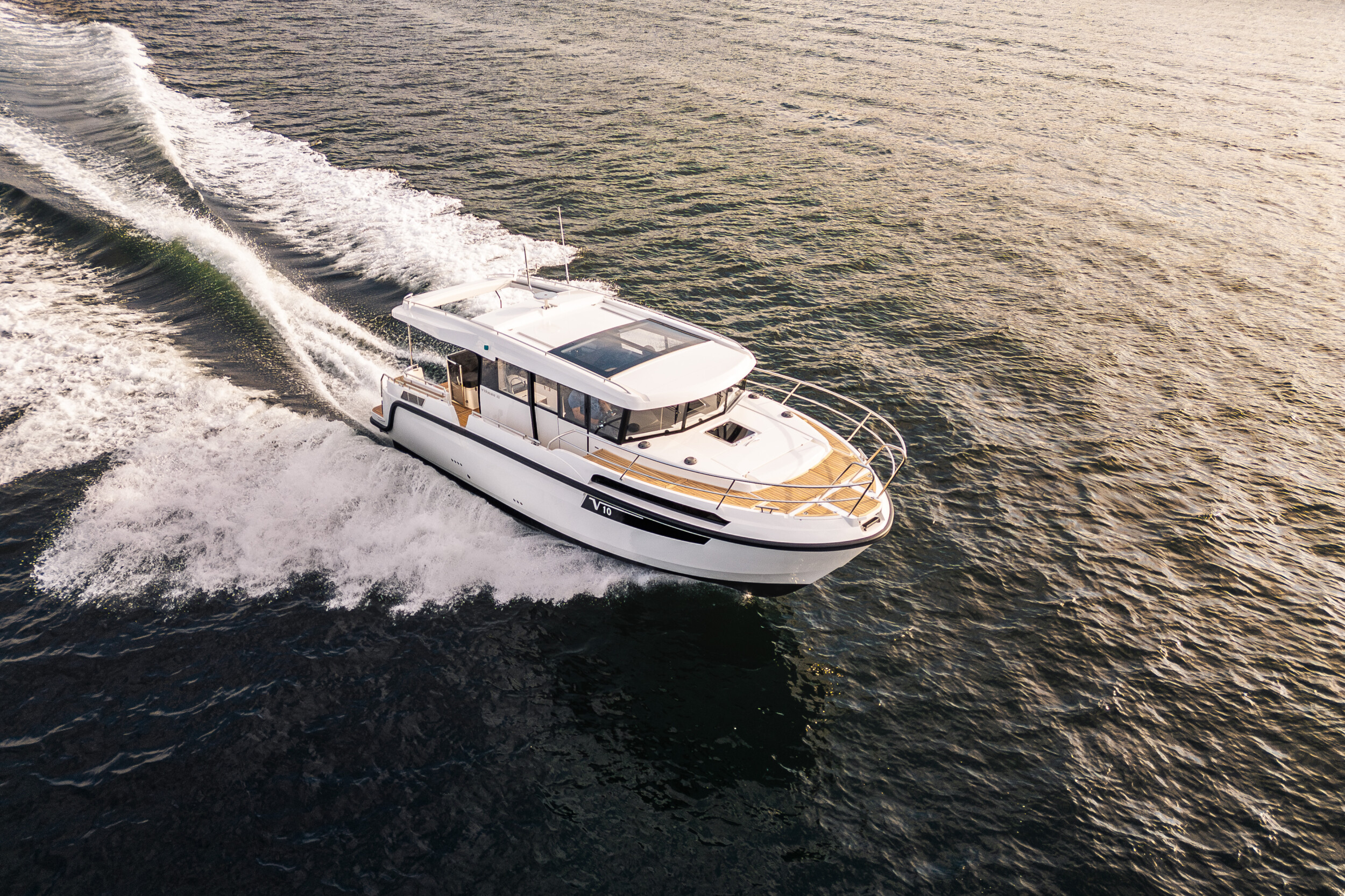 -viknes-10-styrbord-side-fly-b